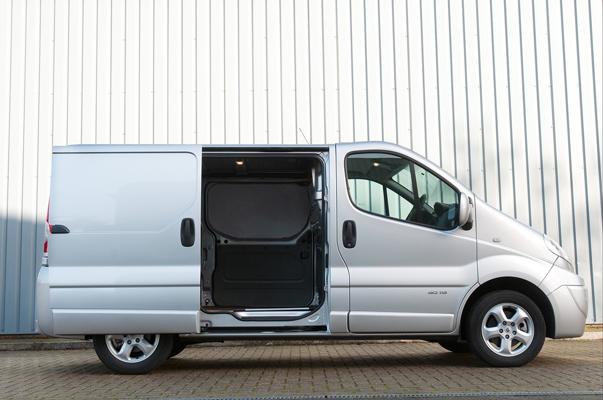 Renault Trafic right side with door open