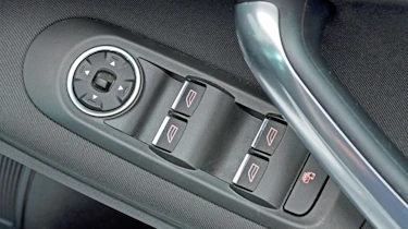 Ford Mondeo trim