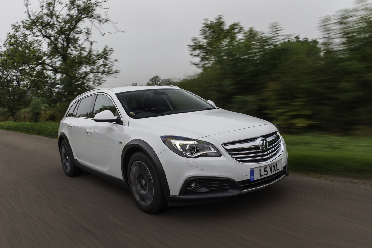 Vauxhall Insignia Country Tourer front action