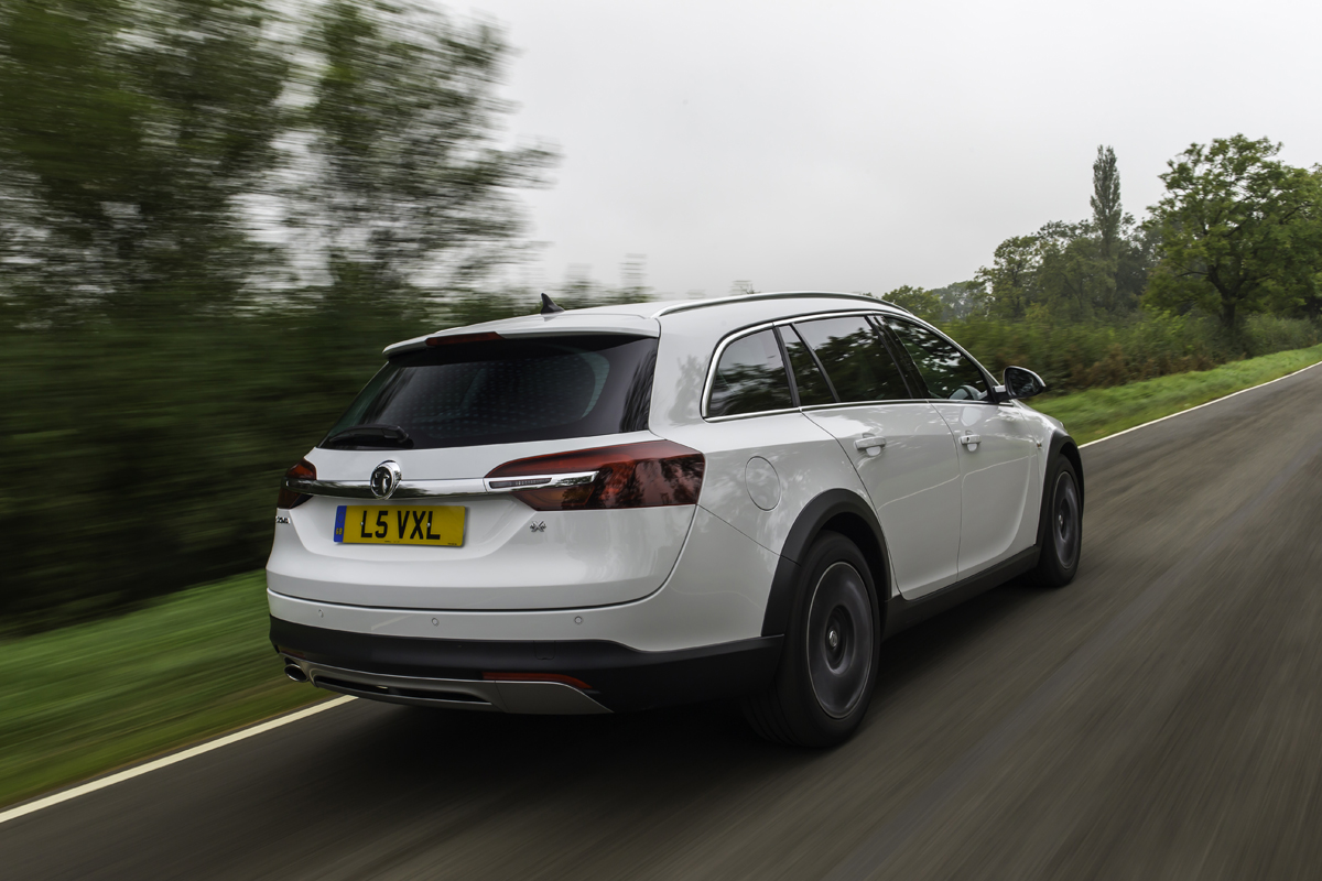 Vauxhall Insignia Country Tourer rear action