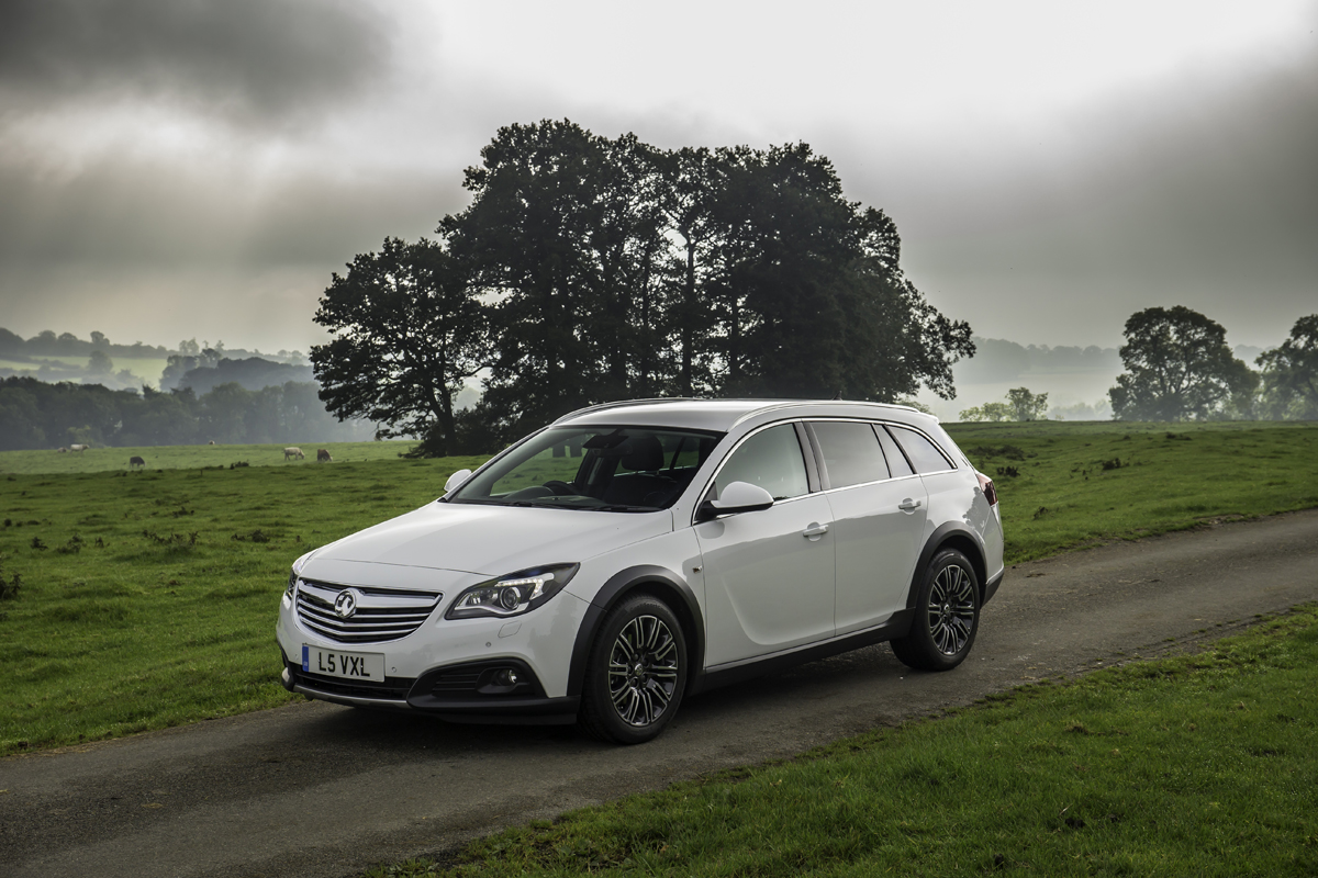 Vauxhall Insignia Country Tourer front static