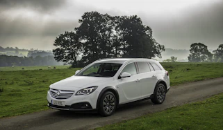 Vauxhall Insignia Country Tourer front static