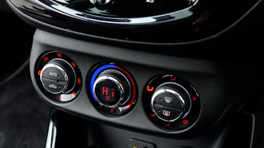 Vauxhall Adam 1.4 Jam centre console