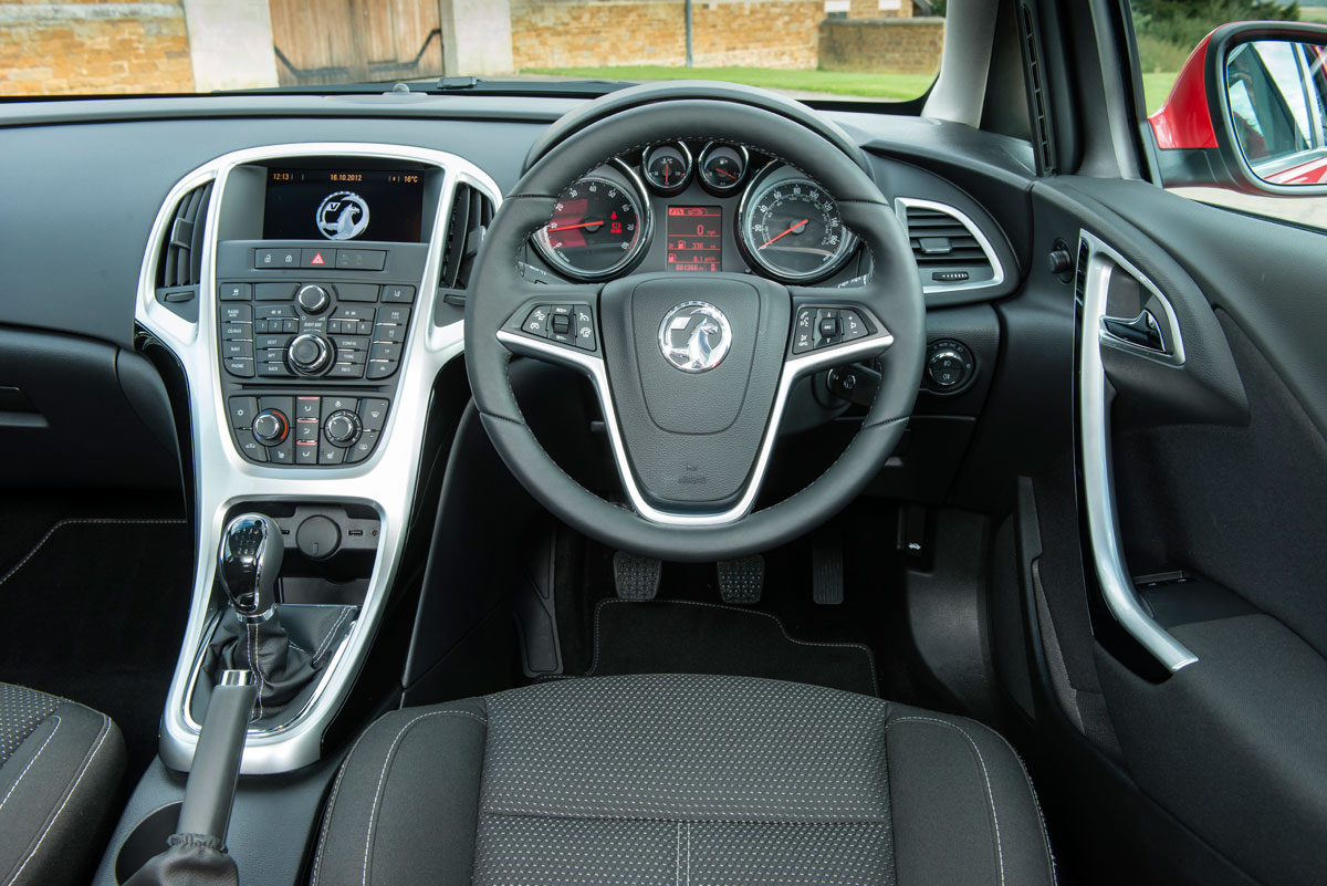 Vauxhall Astra SRi dashboard