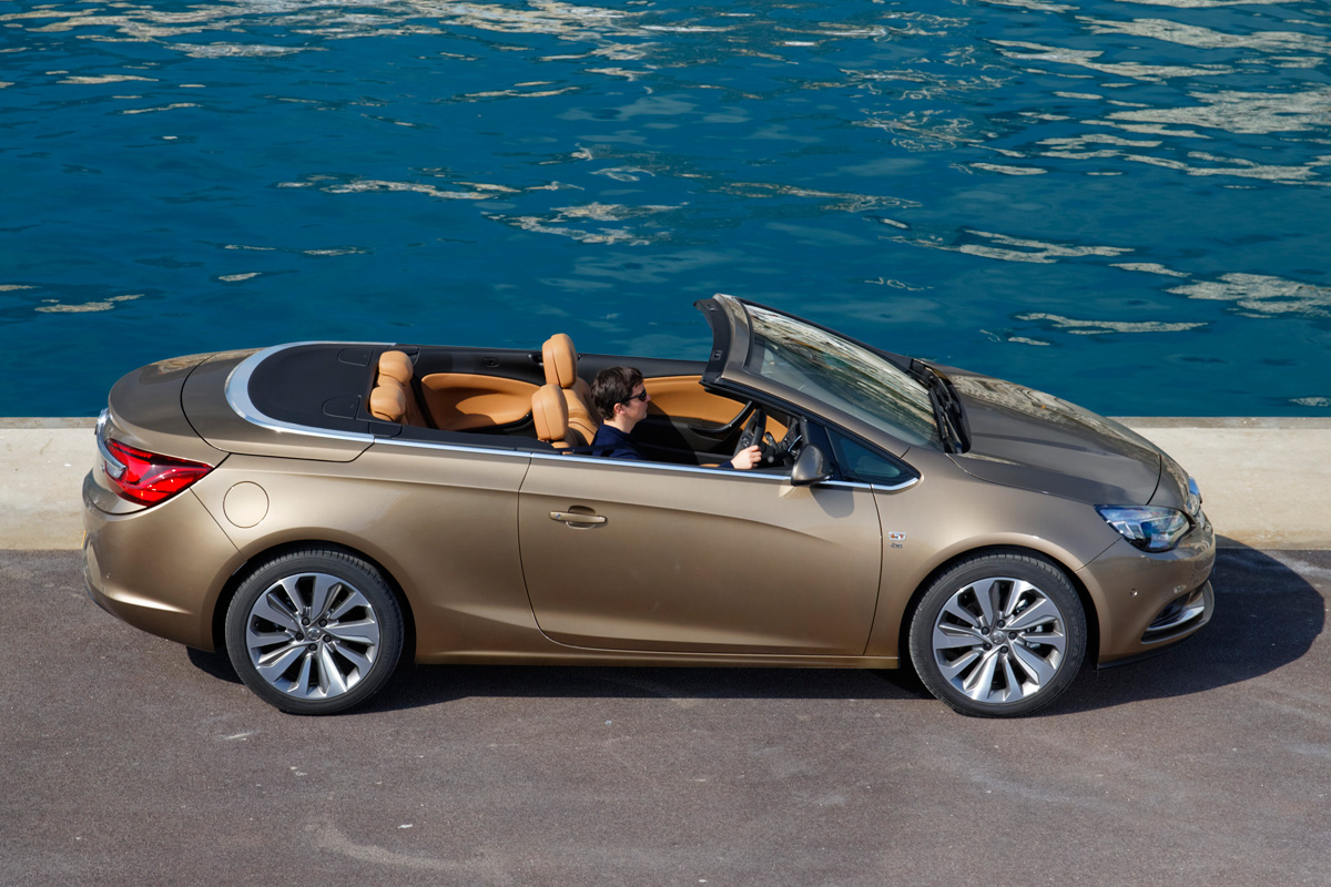 Vauxhall Cascada roof down