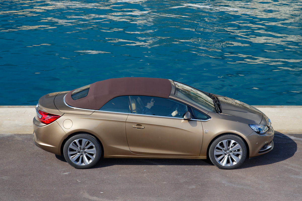 Vauxhall Cascada roof up