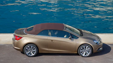 Vauxhall Cascada roof up