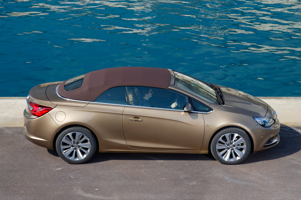 Vauxhall Cascada roof up