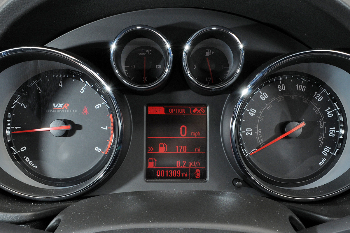 Vauxhall Insignia VXR SuperSport dials