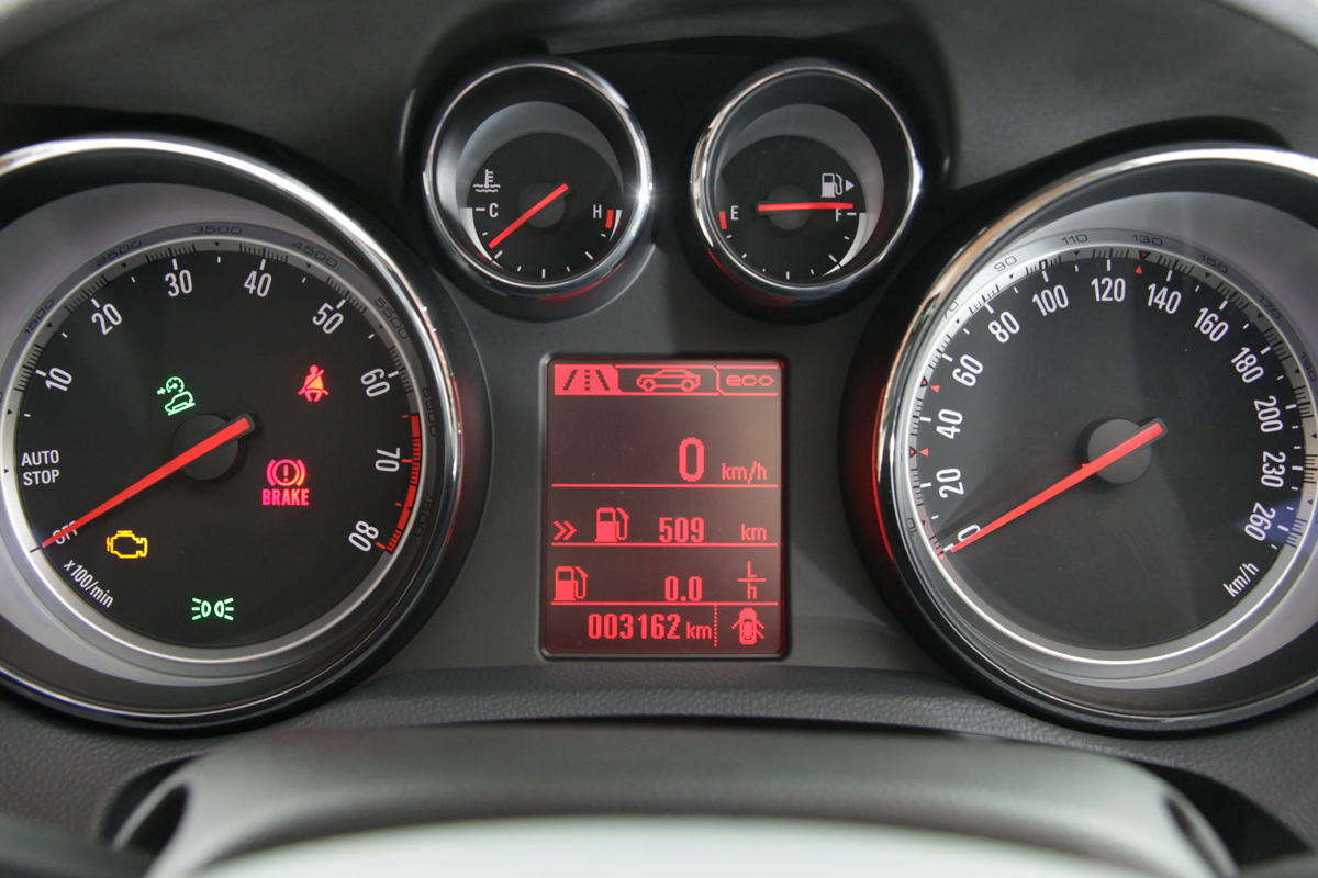Vauxhall Mokka dials