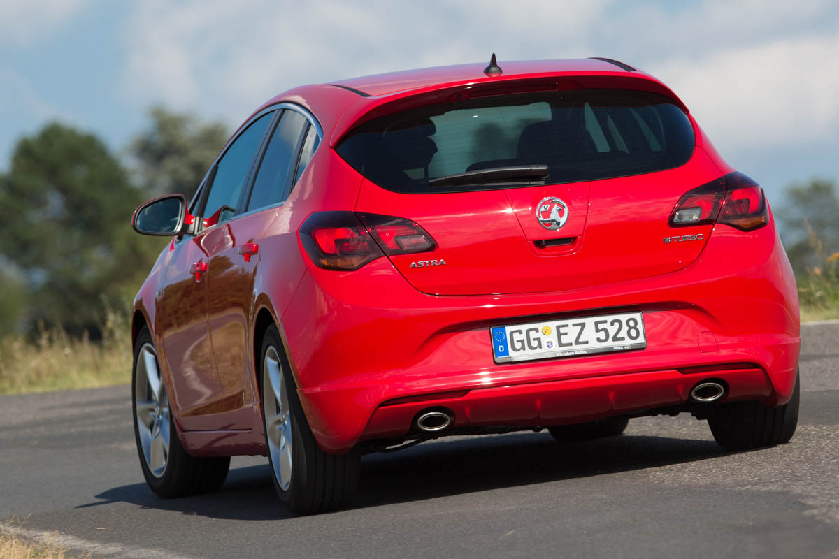 Vauxhall Astra BiTurbo five-door rear cornering