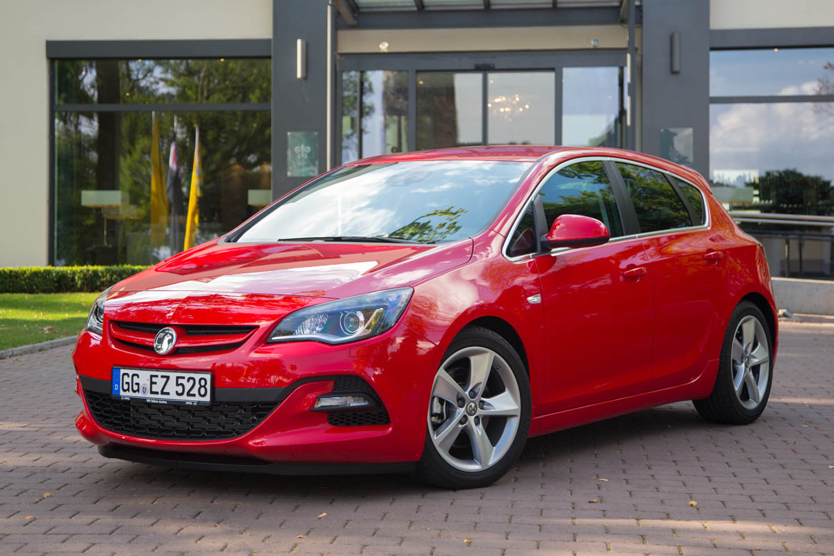 Vauxhall Astra BiTurbo five-door front static