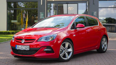 Vauxhall Astra BiTurbo five-door front static