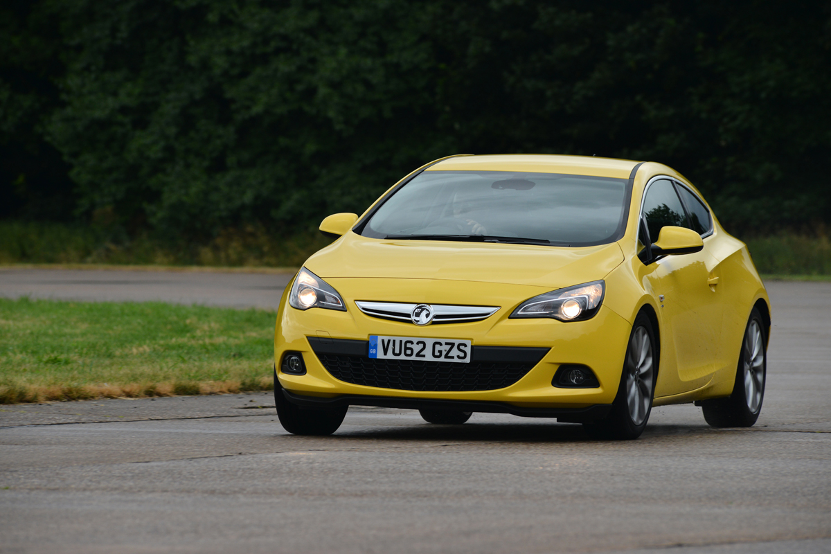 Vauxhall Astra GTC 1.6T SRi front action