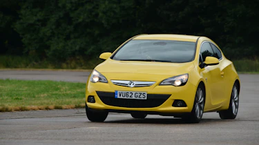 Vauxhall Astra GTC 1.6T SRi front action
