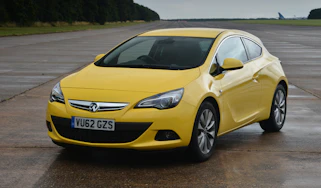 Vauxhall Astra GTC 1.6T SRi front static