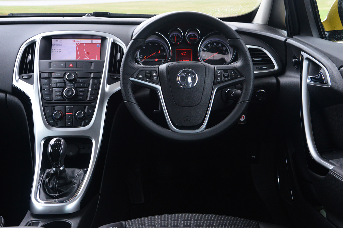 Vauxhall Astra GTC 1.6T SRi interior