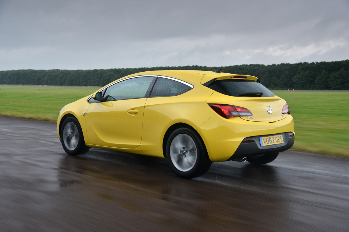 Vauxhall Astra GTC 1.6T SRi rear action