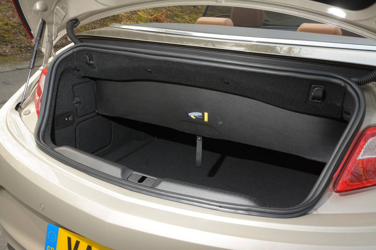 Vauxhall-Cascada-2014-boot