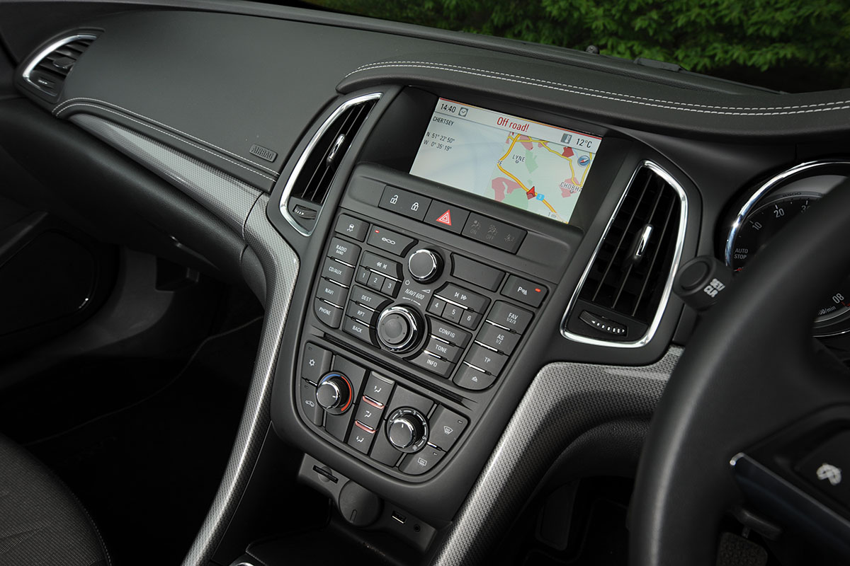 Vauxhall Cascada centre console