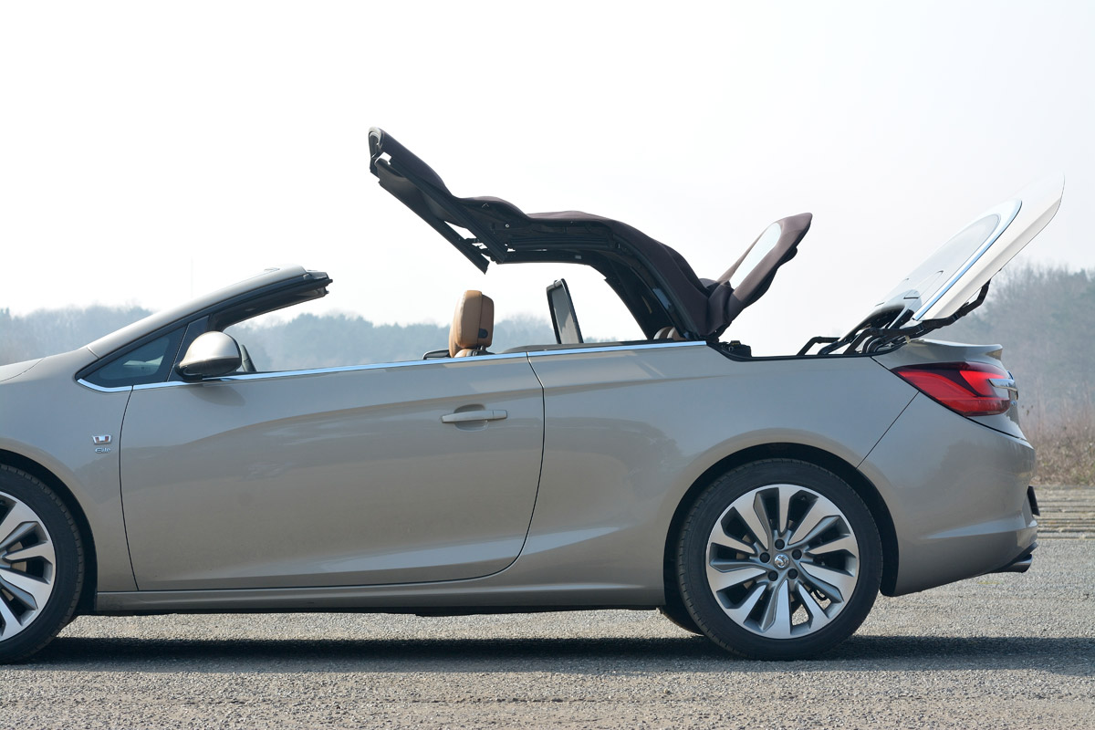 Vauxhall-Cascada-2014-roof