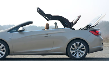 Vauxhall-Cascada-2014-roof