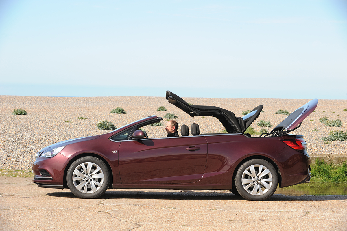 Vauxhall Cascada roof folding