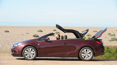 Vauxhall Cascada roof folding