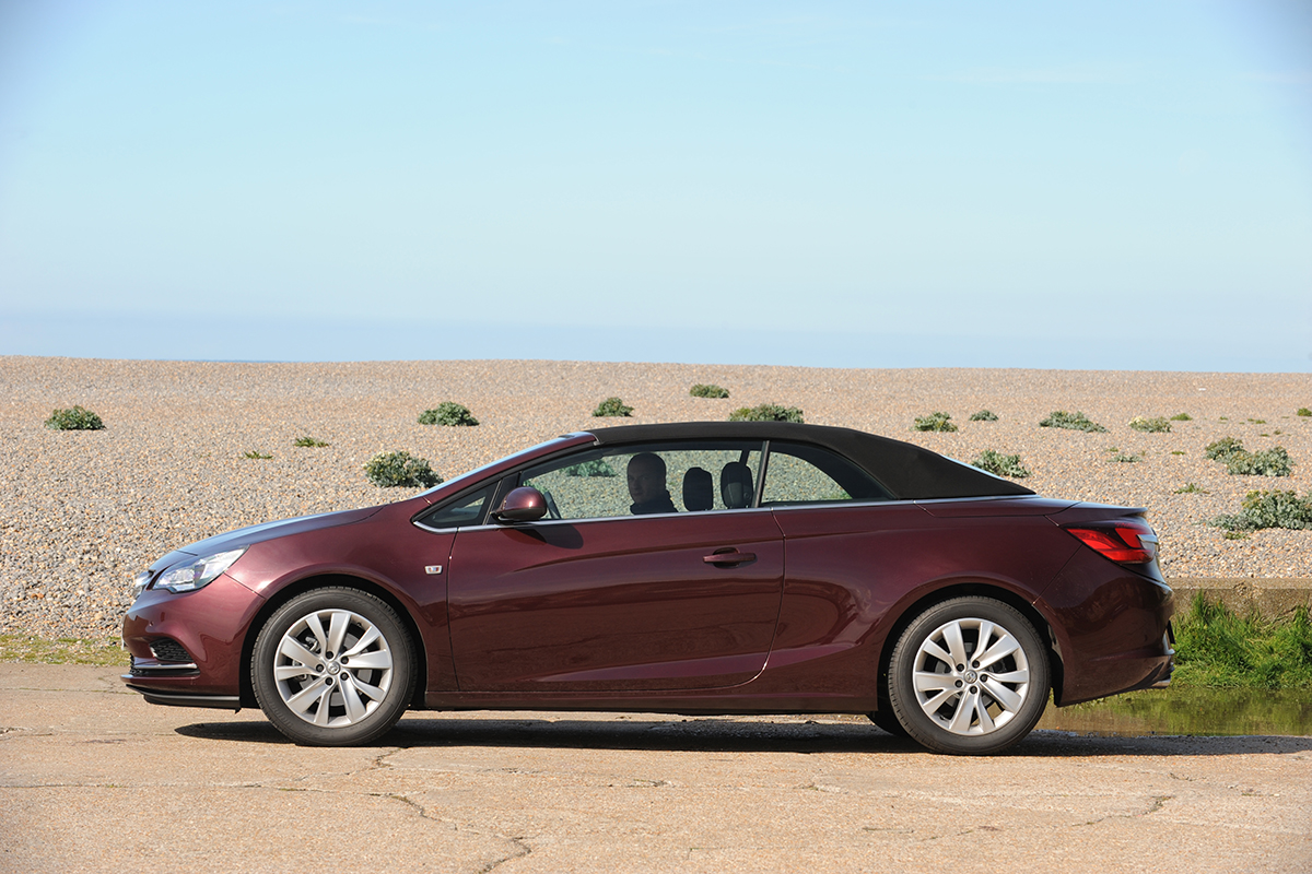 Vauxhall Cascada roof up