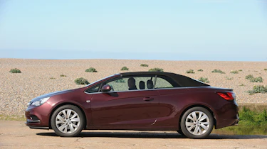 Vauxhall Cascada roof up