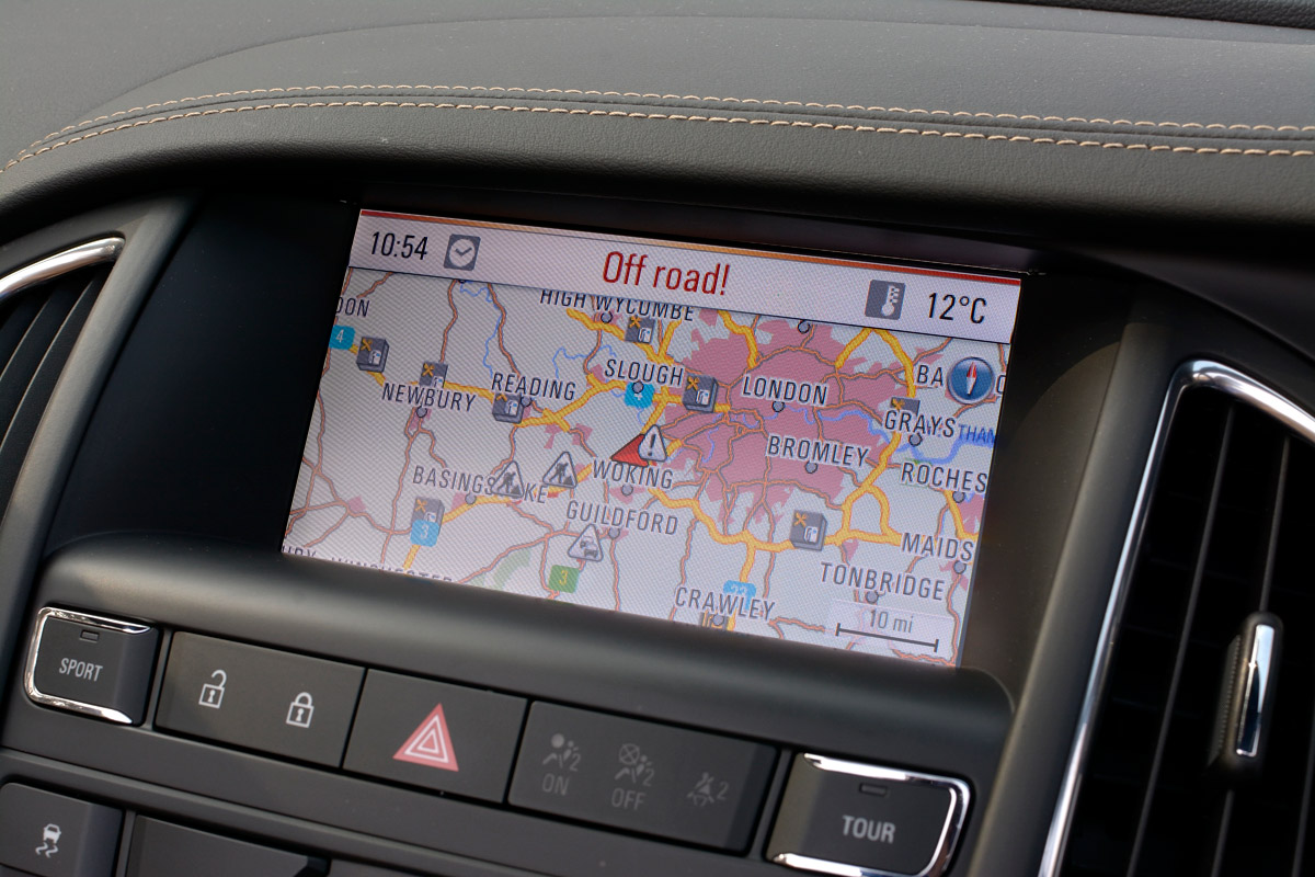 Vauxhall-Cascada-2014-sat-nav