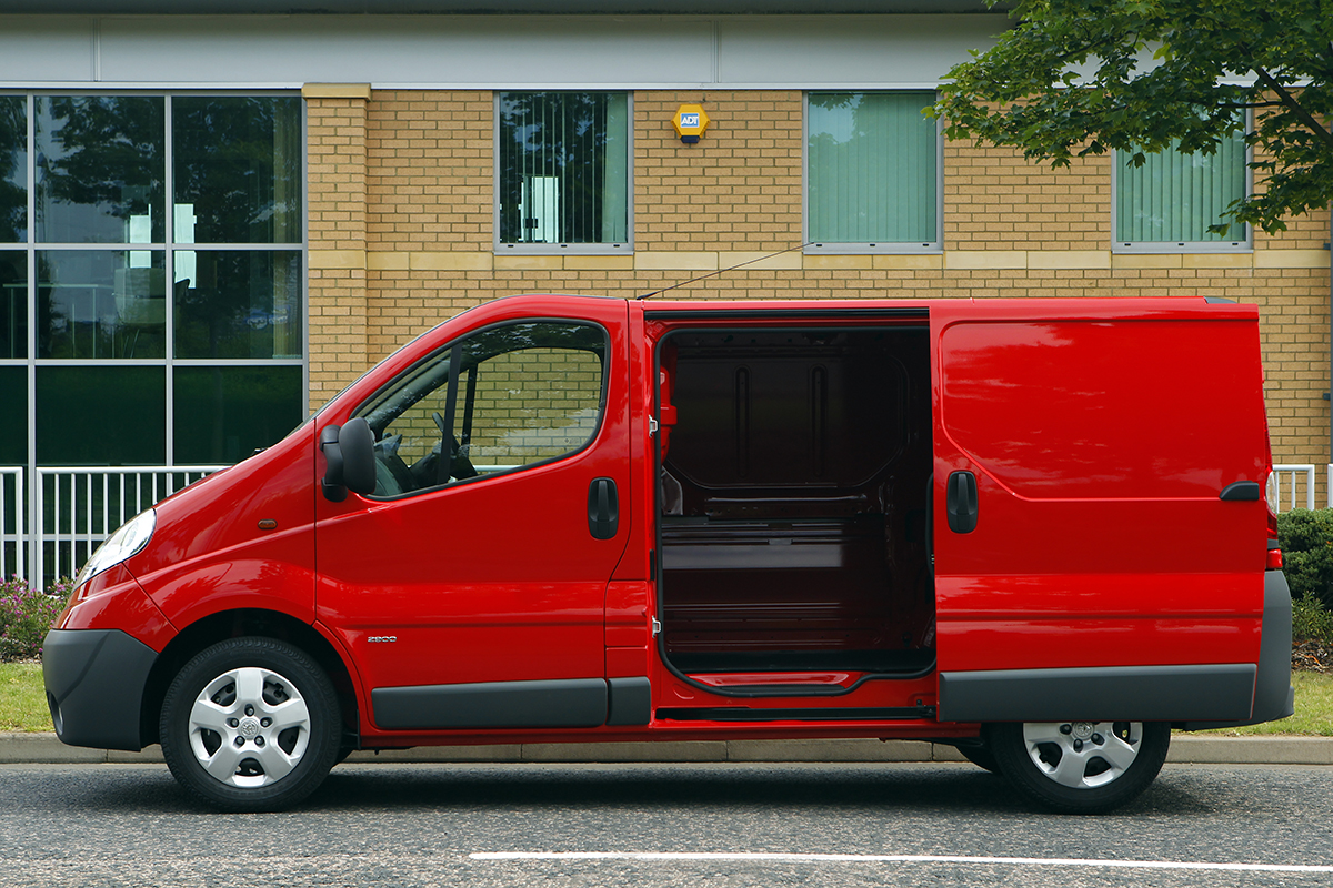  Vauxhall Vivaro left side door open