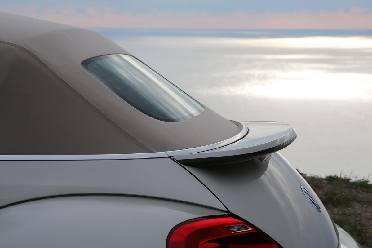 VW Beetle Cabriolet 1.4 TSI roof up
