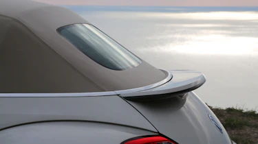VW Beetle Cabriolet 1.4 TSI roof up