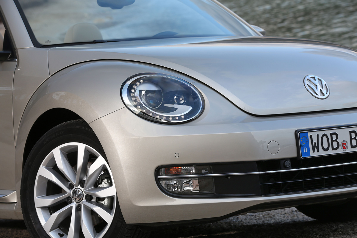 VW Beetle Cabriolet 1.4 TSI headlight