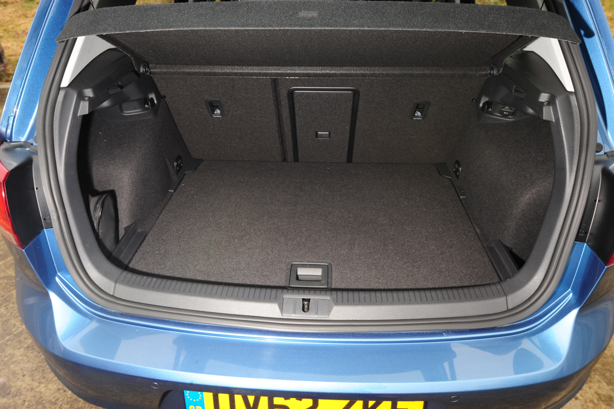 VW Golf 1.6 TDI SE boot
