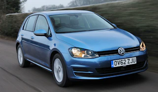 VW Golf 2.0 TDI SE front action