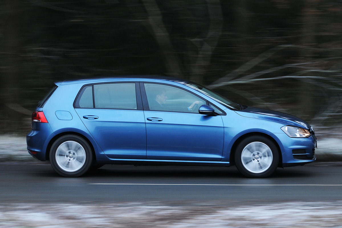 Volkswagen Golf panning