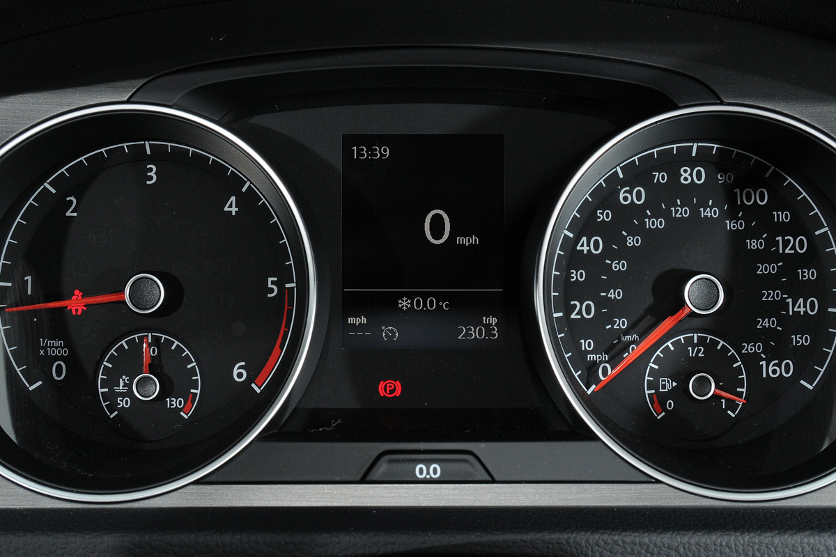 Volkswagen Golf dials