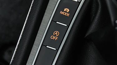 VW Golf 2.0 TDI SE detail