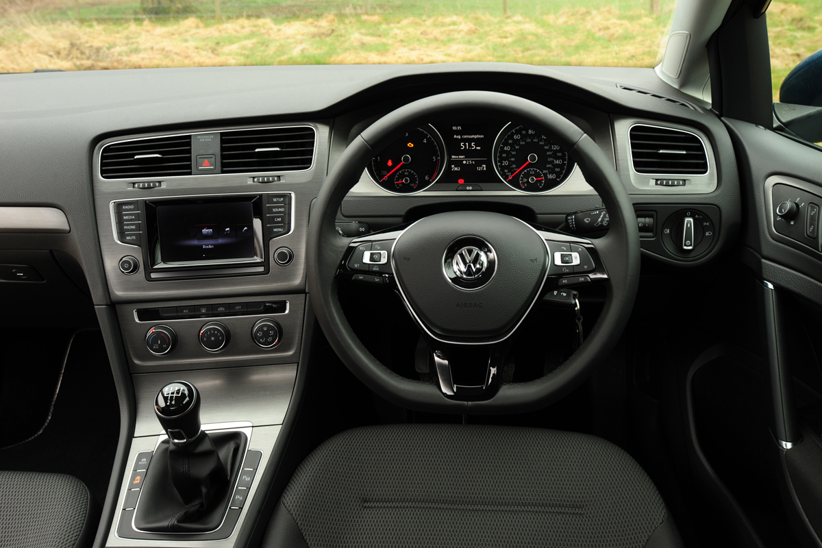 VW Golf 1.6 TDI SE interior
