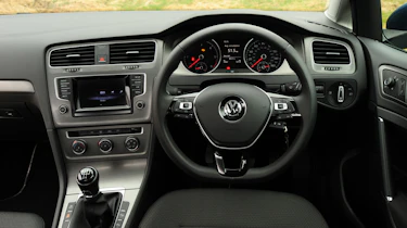 VW Golf 1.6 TDI SE interior