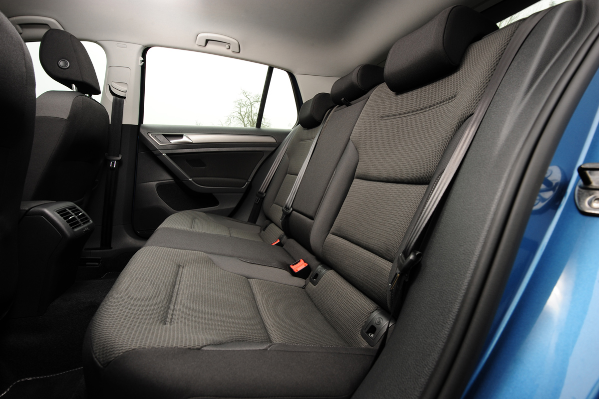VW Golf 1.6 TDI SE rear seats