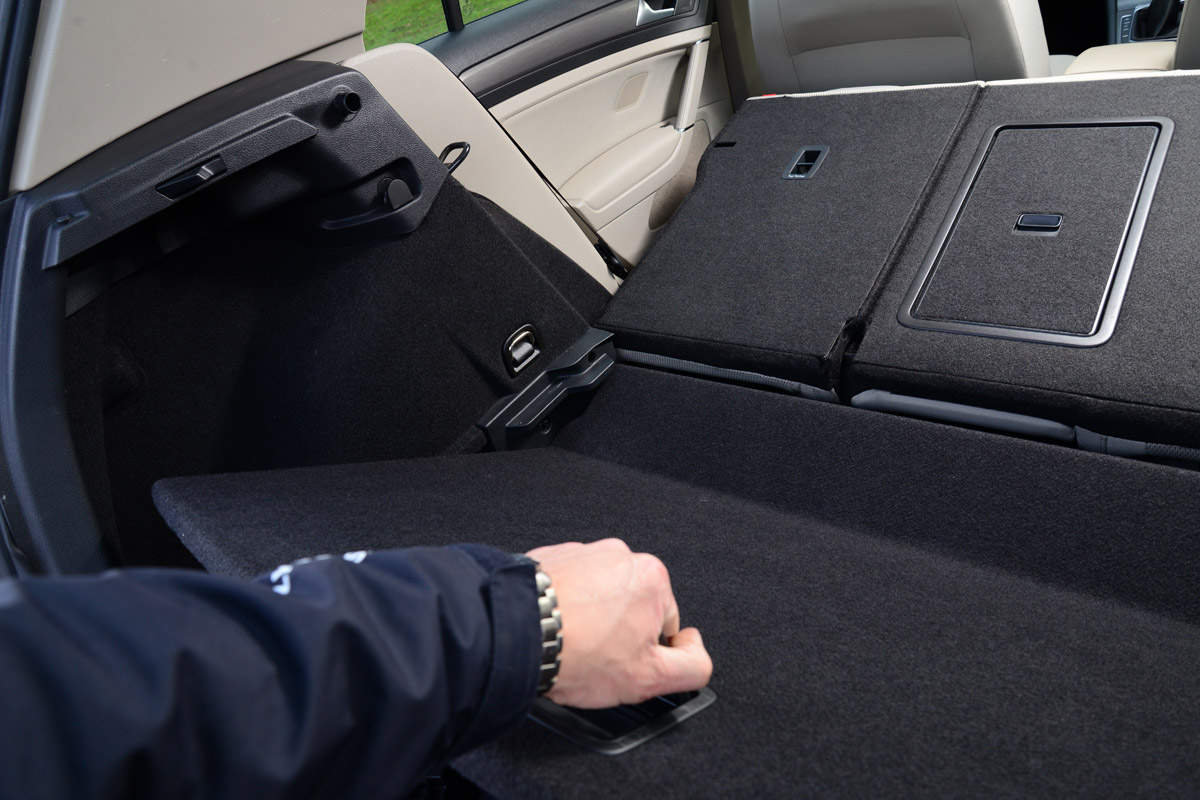 Volkswagen Golf vs Mazda 3 boot floor