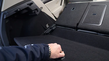 Volkswagen Golf vs Mazda 3 boot floor