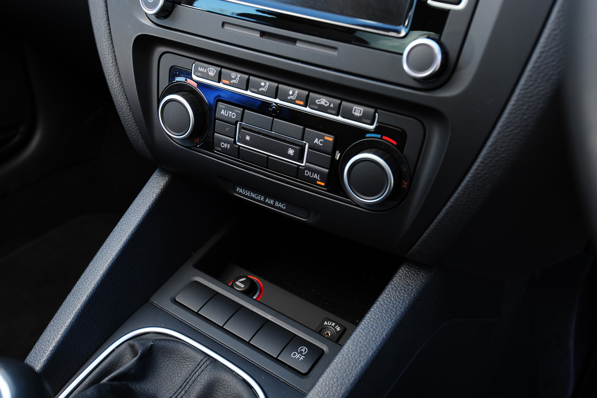 VW Jetta centre console