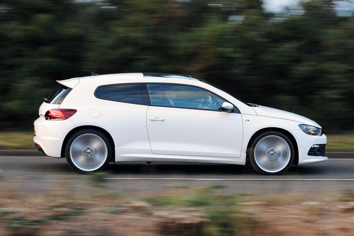 Volkswagen Scirocco R Line panning
