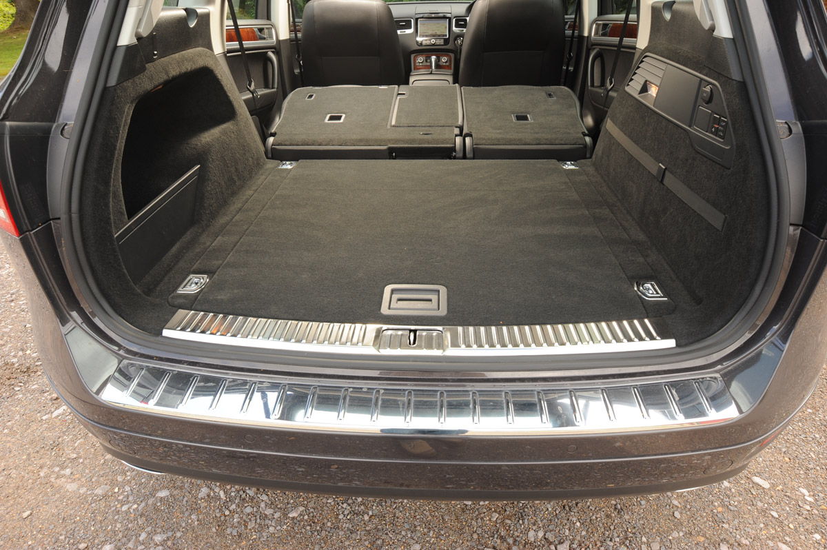 Volkswagen Touareg 3.0 TDI V6 SE boot