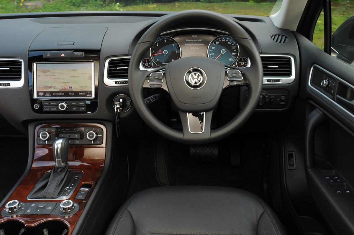Volkswagen Touareg 3.0 TDI V6 SE interior