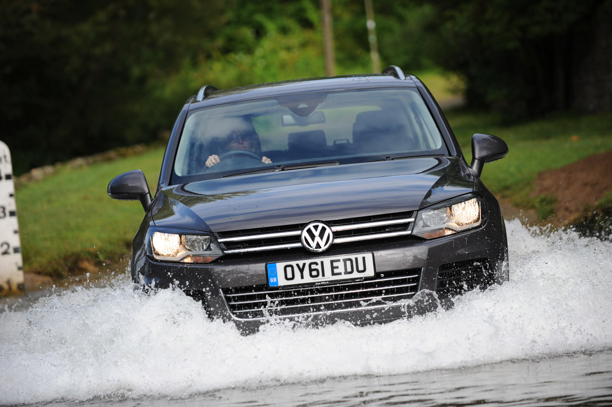 Volkswagen Touareg 3.0 TDI V6 SE offroading
